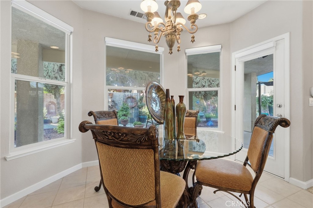 2349 S Mary Dr, Visalia, CA 93292
