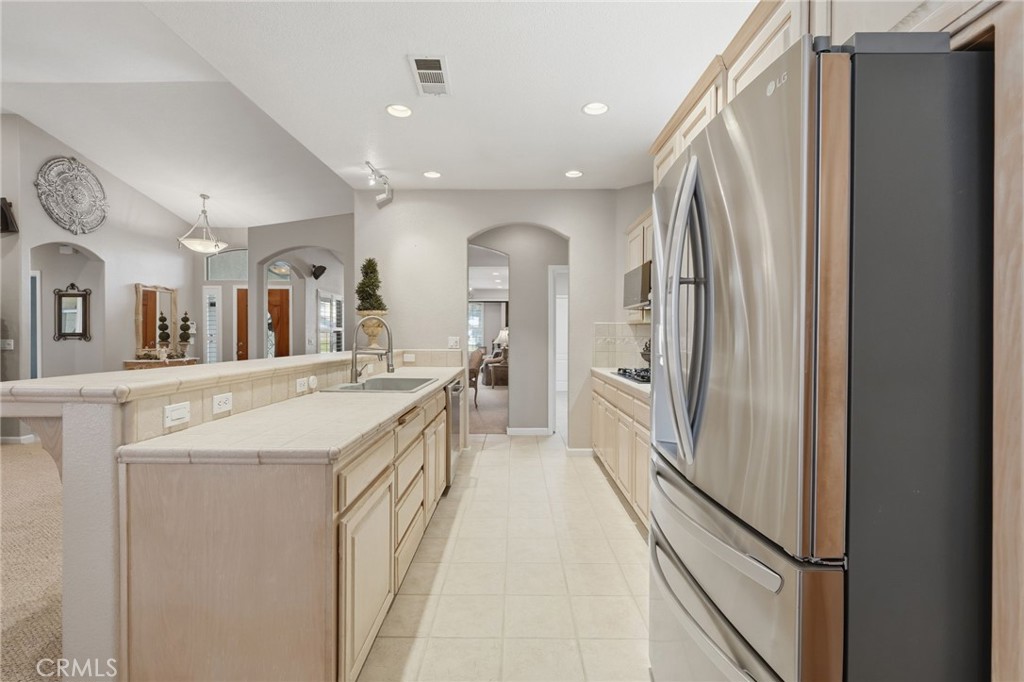 2349 S Mary Dr, Visalia, CA 93292