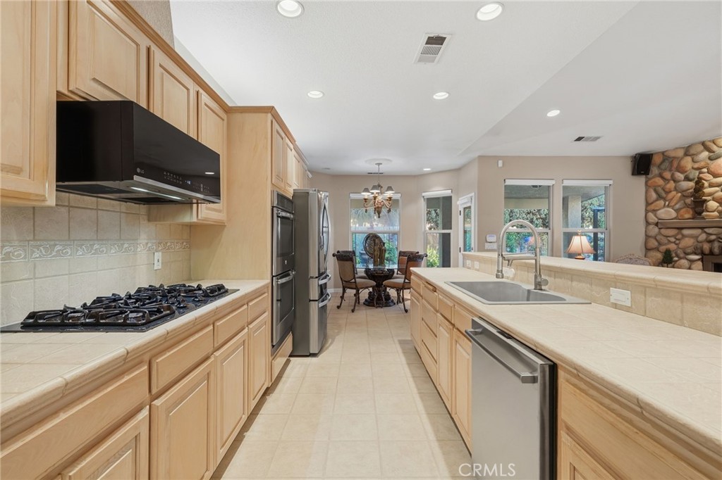 2349 S Mary Dr, Visalia, CA 93292