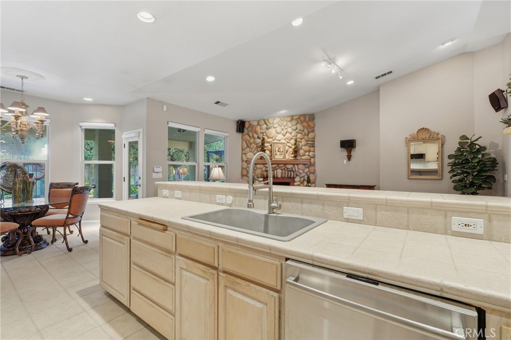 2349 S Mary Dr, Visalia, CA 93292