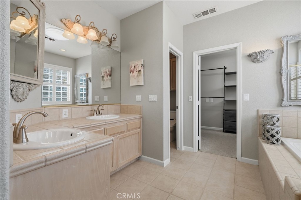 2349 S Mary Dr, Visalia, CA 93292