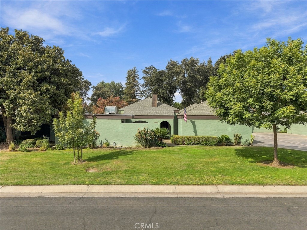 2950 W Border Links Dr, Visalia, CA 93291