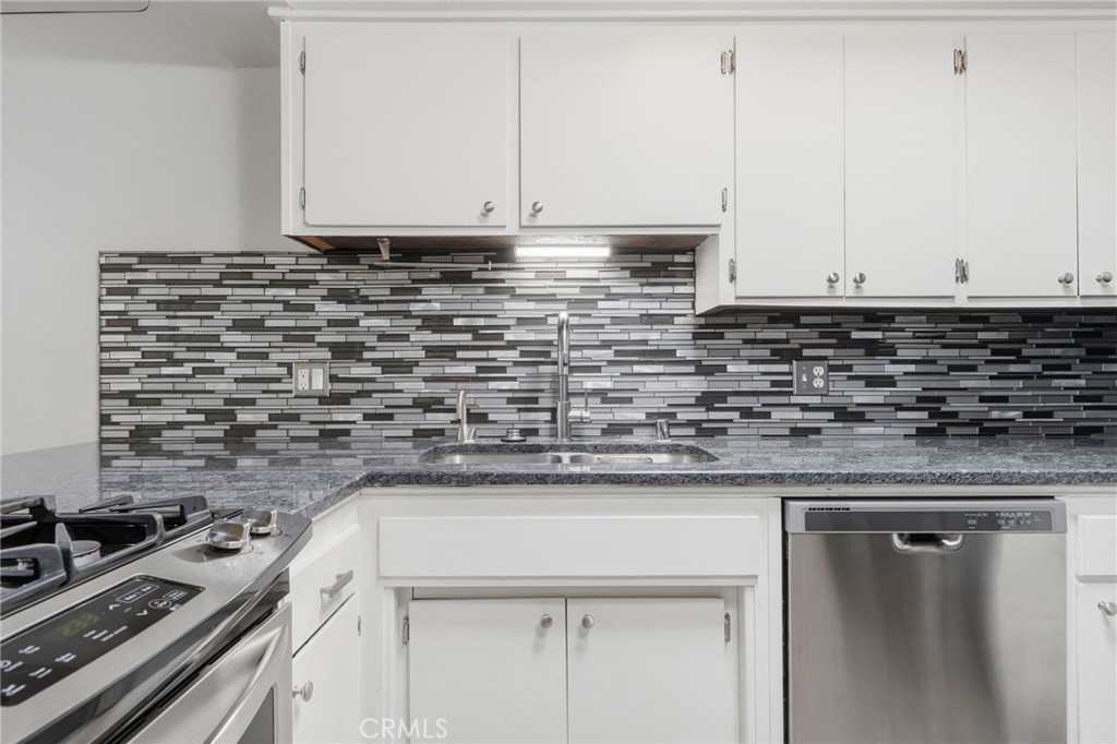 2950 W Border Links Dr, Visalia, CA 93291