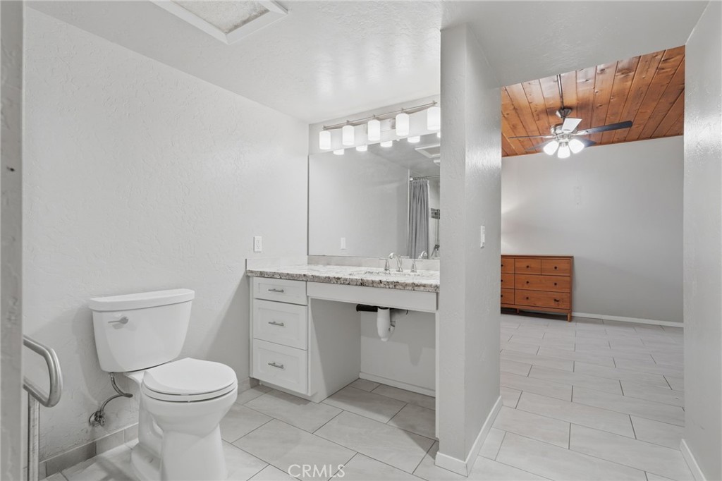 2950 W Border Links Dr, Visalia, CA 93291