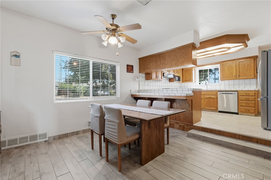 2234 W Cambridge Ave, Visalia, CA 93277