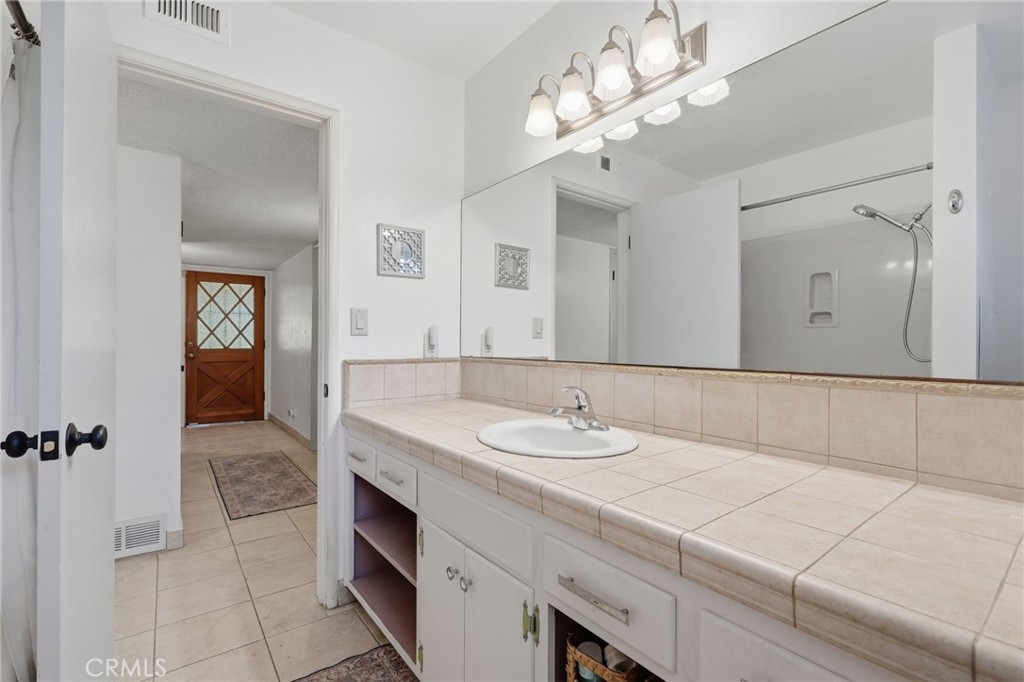 2234 W Cambridge Ave, Visalia, CA 93277