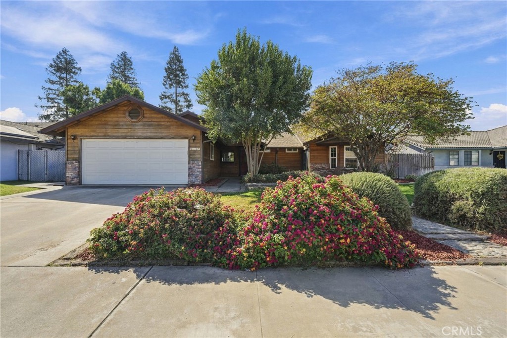 2149 W Della, Porterville, CA 93257
