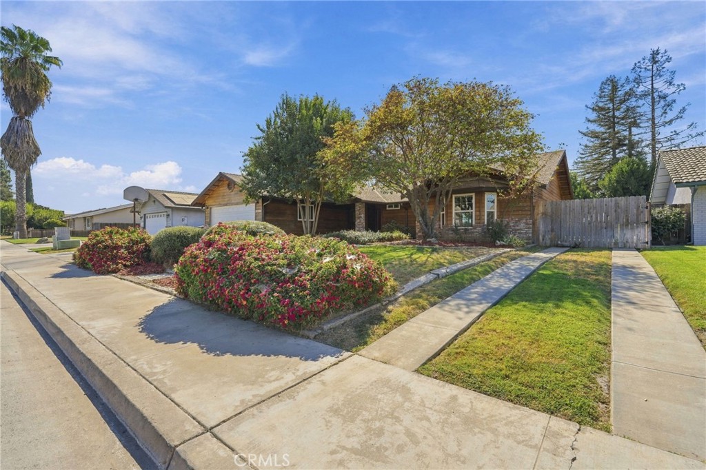 2149 W Della, Porterville, CA 93257