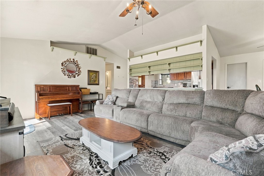 2149 W Della, Porterville, CA 93257
