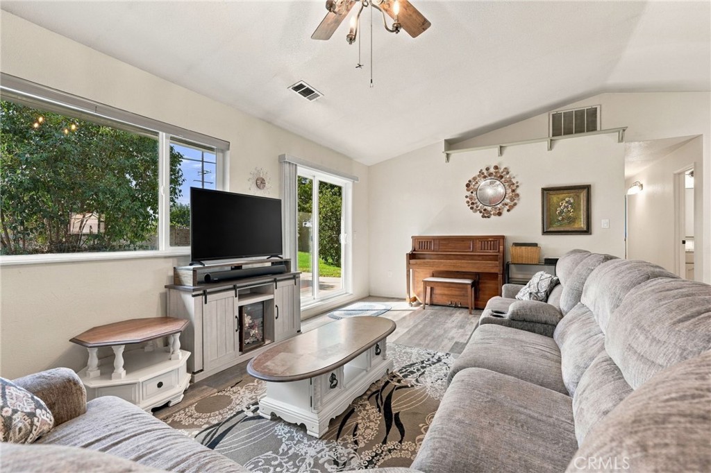 2149 W Della, Porterville, CA 93257