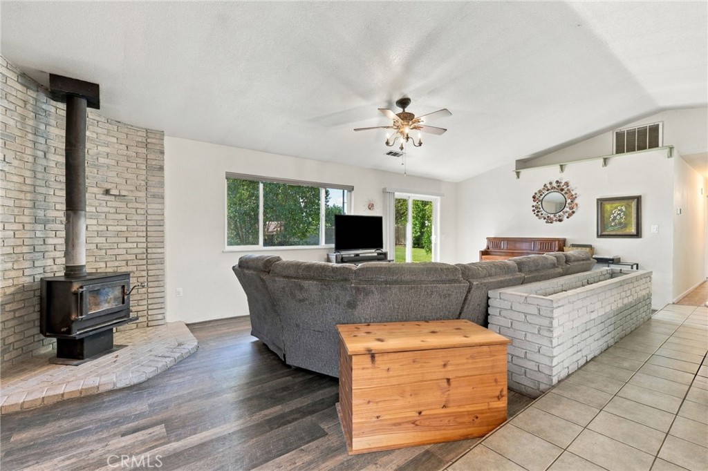 2149 W Della, Porterville, CA 93257