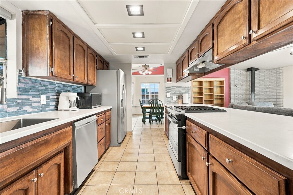 2149 W Della, Porterville, CA 93257