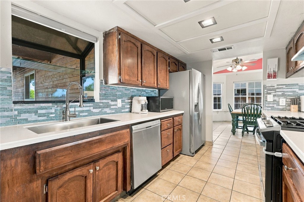 2149 W Della, Porterville, CA 93257