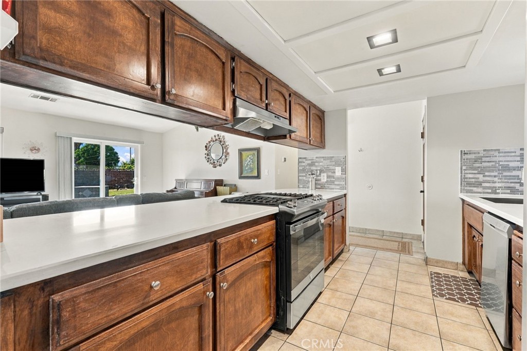 2149 W Della, Porterville, CA 93257