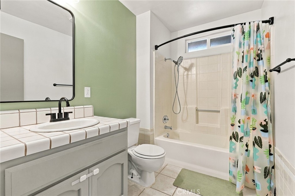 2149 W Della, Porterville, CA 93257
