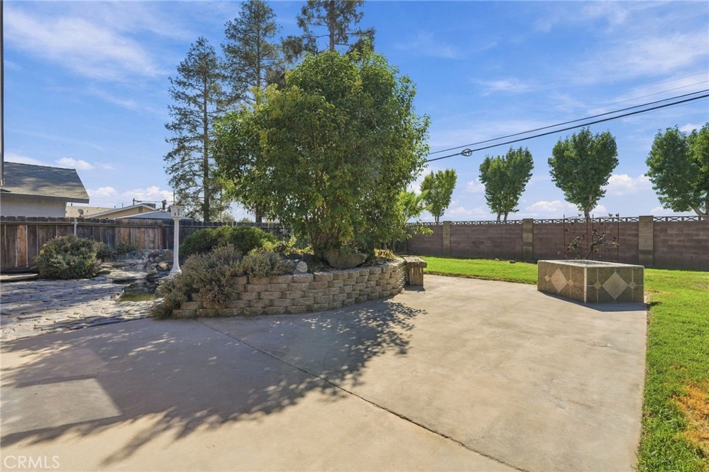 2149 W Della, Porterville, CA 93257