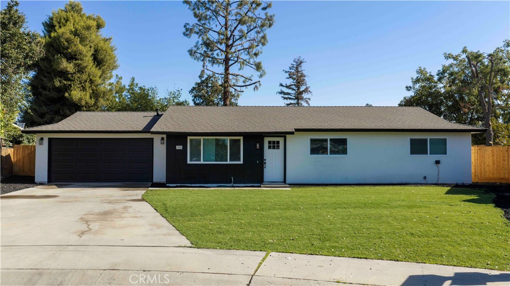 1924 S Tipton Ct, Visalia, CA 93292