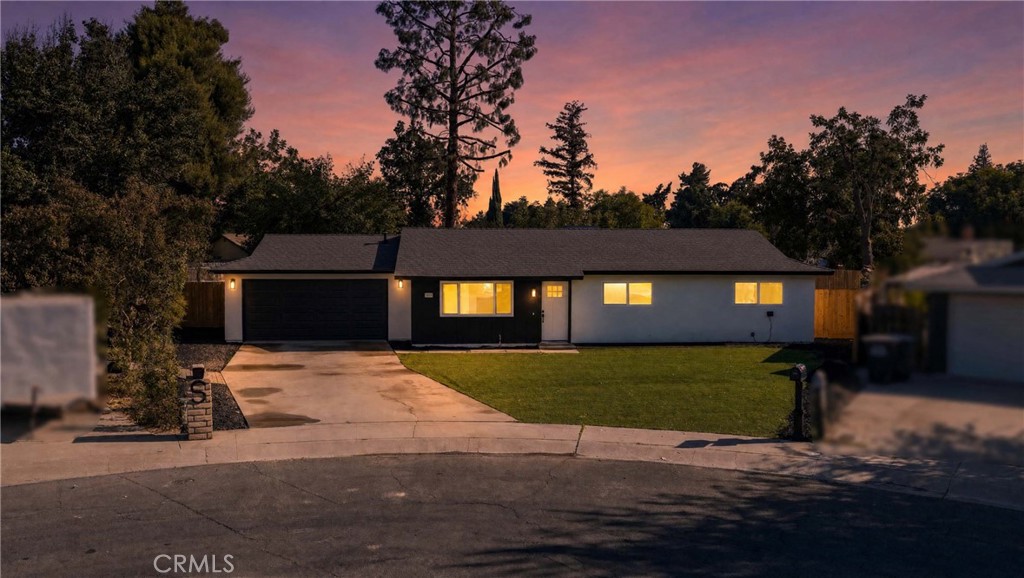 1924 S Tipton Ct, Visalia, CA 93292