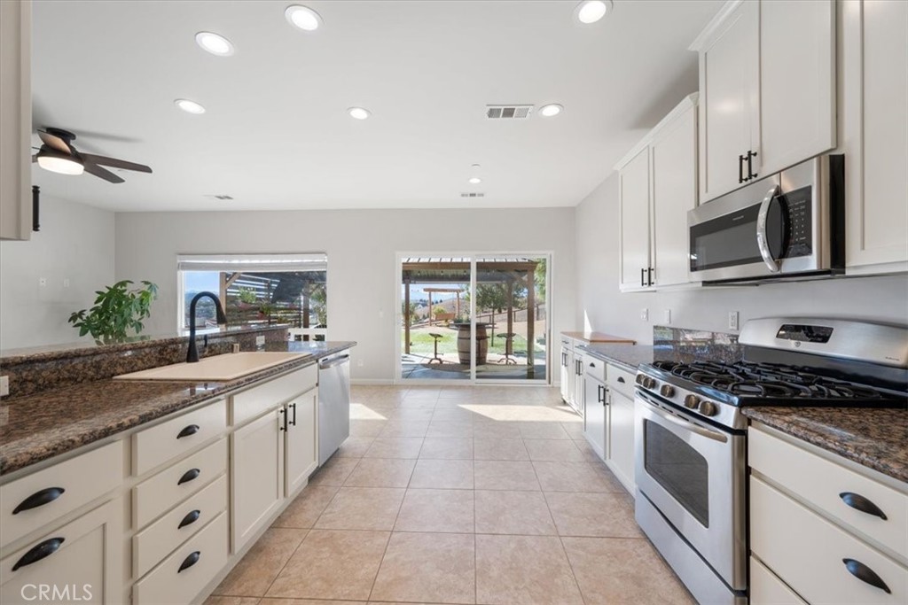 3415 Lakeside Village Drive, Paso Robles, CA 93446