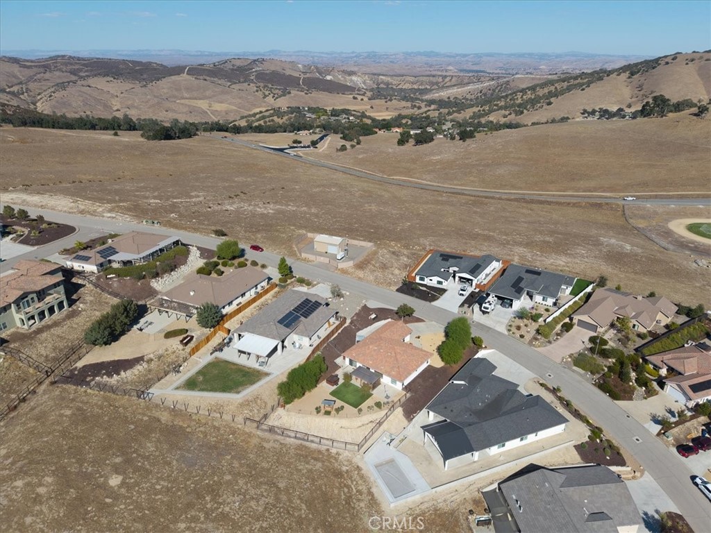 3415 Lakeside Village Drive, Paso Robles, CA 93446