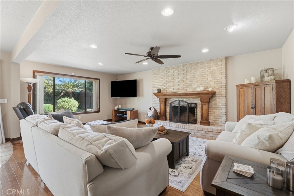 5644 W Walnut Ave, Visalia, CA 93277