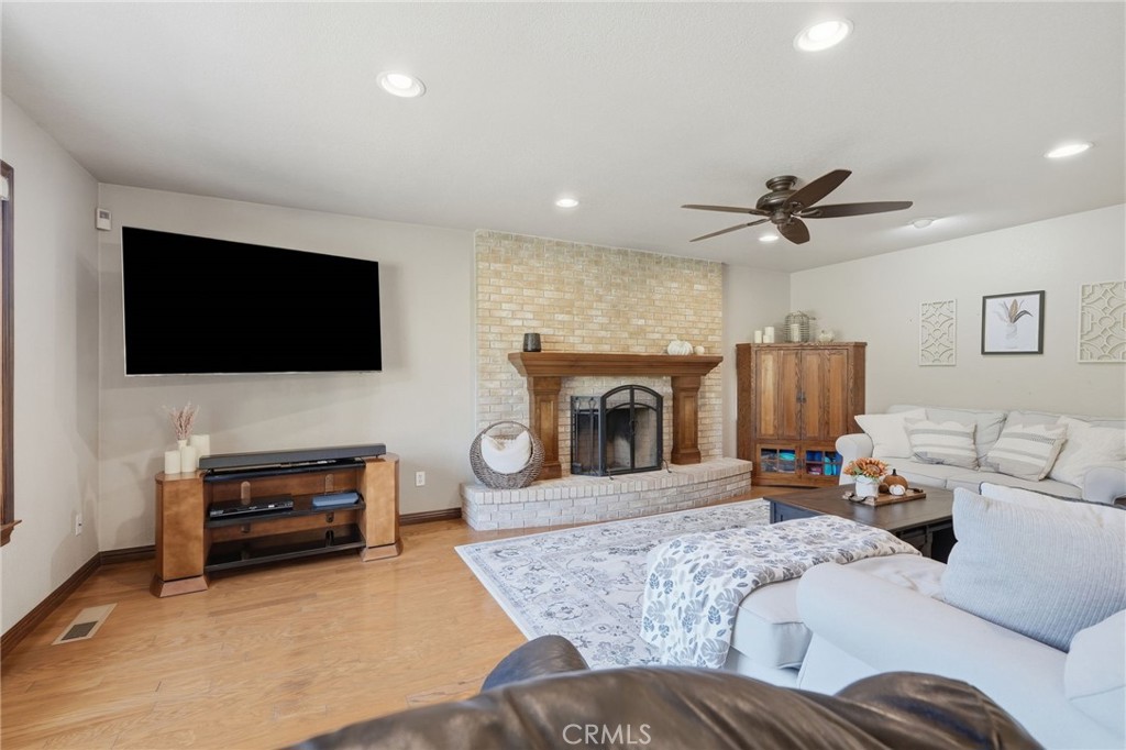 5644 W Walnut Ave, Visalia, CA 93277