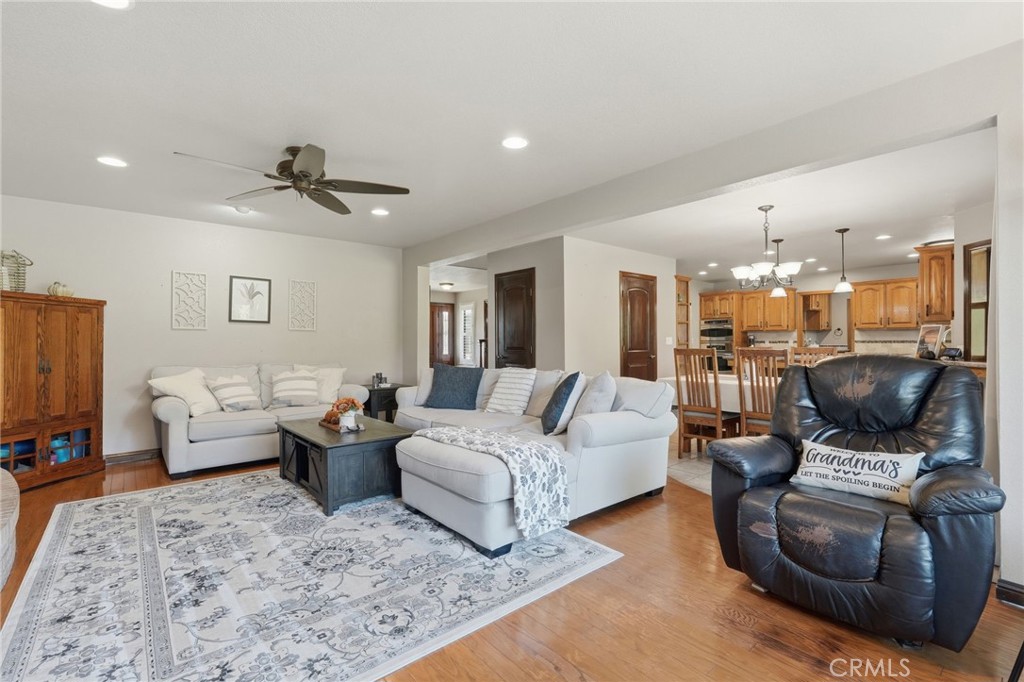 5644 W Walnut Ave, Visalia, CA 93277