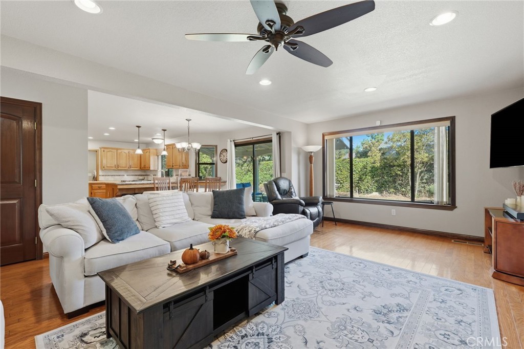 5644 W Walnut Ave, Visalia, CA 93277