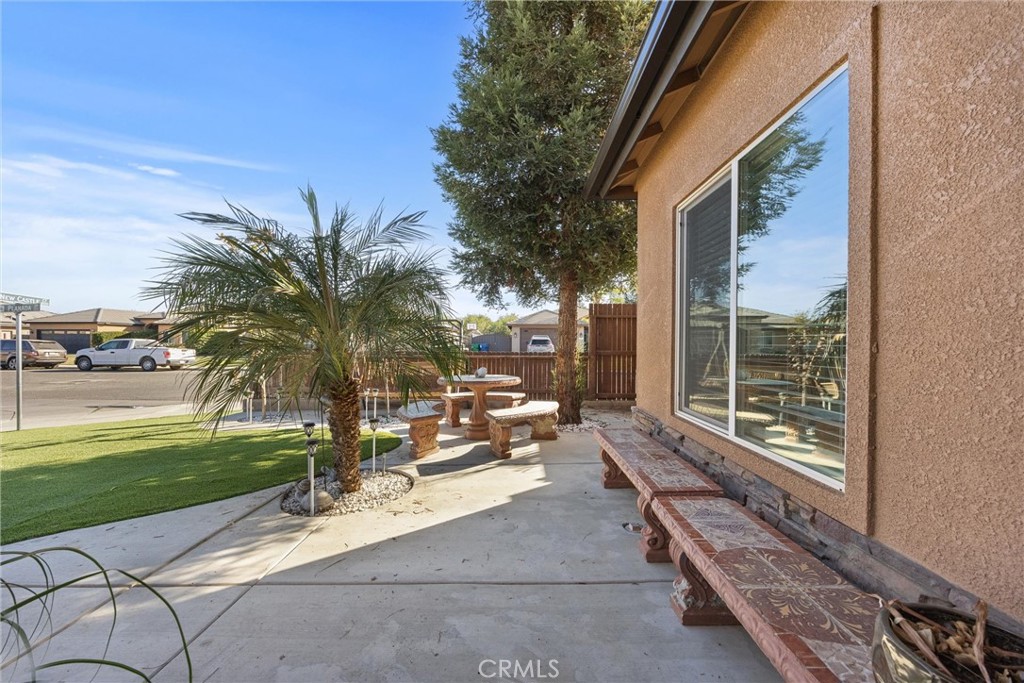 917 Newcastle Ct, Shafter, CA 93263