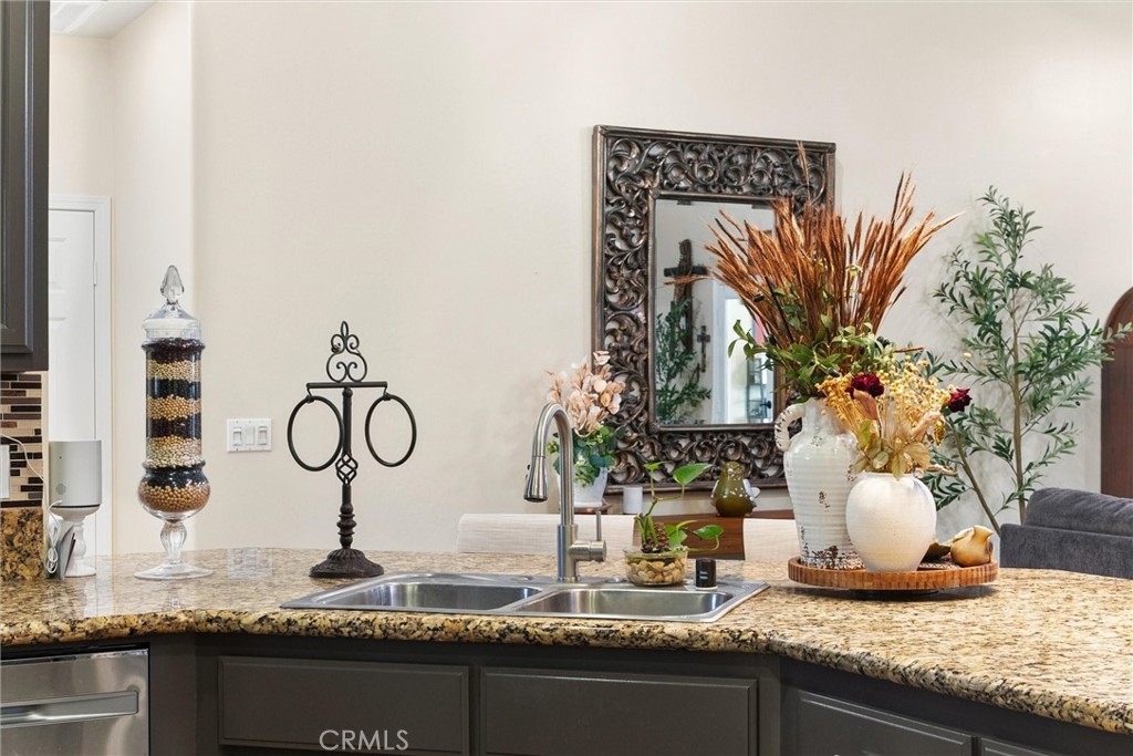 917 Newcastle Ct, Shafter, CA 93263