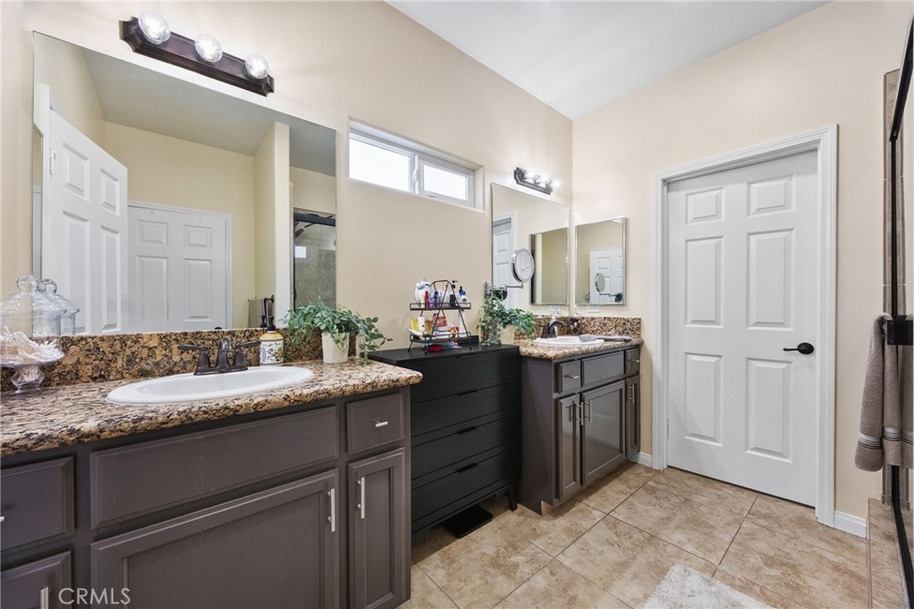 917 Newcastle Ct, Shafter, CA 93263