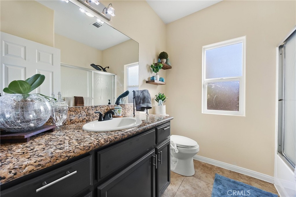 917 Newcastle Ct, Shafter, CA 93263