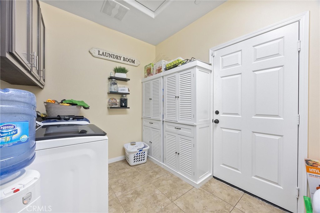 917 Newcastle Ct, Shafter, CA 93263
