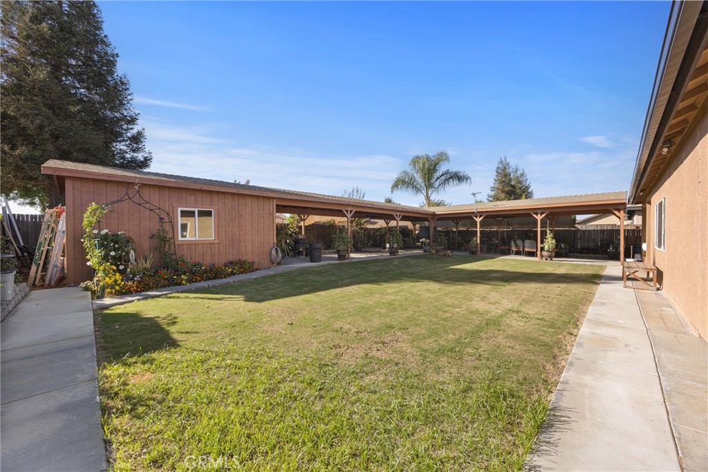 917 Newcastle Ct, Shafter, CA 93263