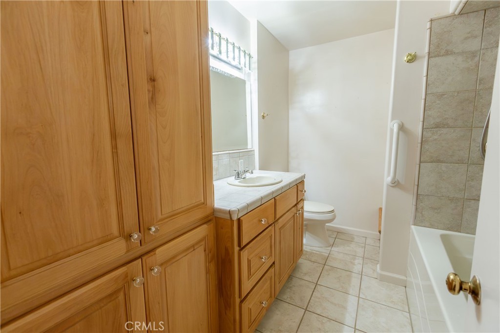2440 E Howard, Visalia, CA 93292