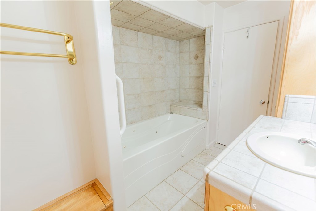 2440 E Howard, Visalia, CA 93292