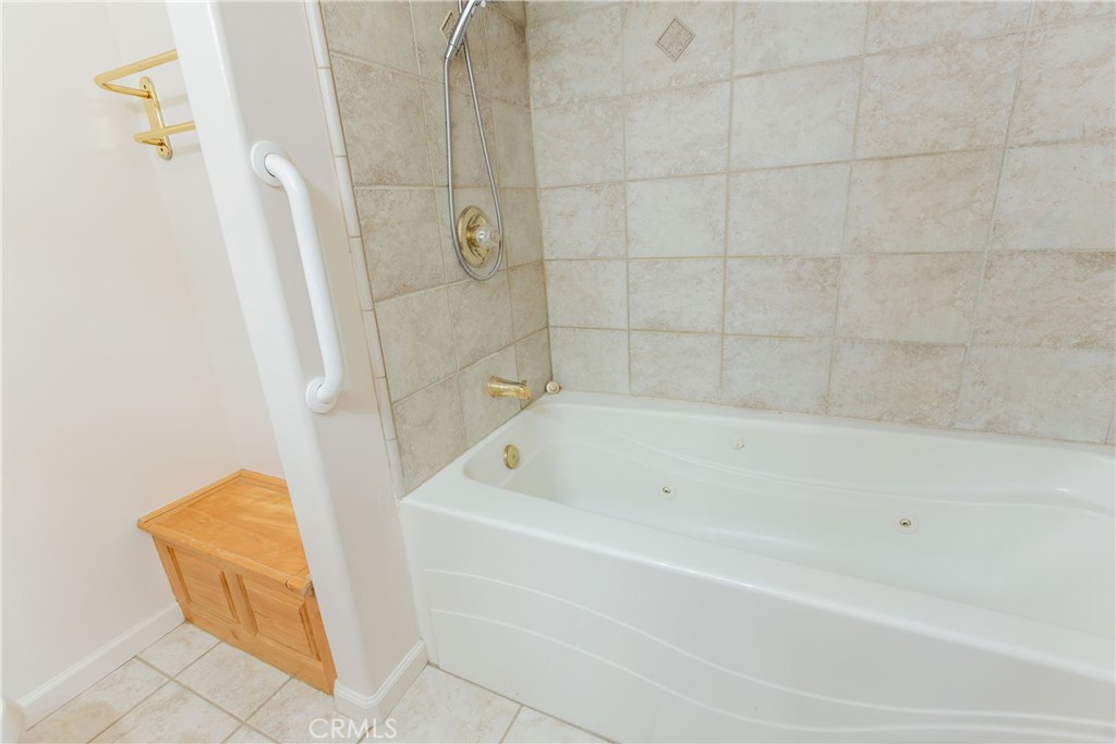 2440 E Howard, Visalia, CA 93292