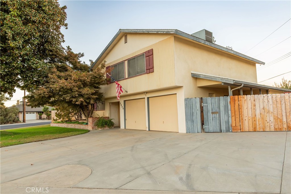 2440 E Howard, Visalia, CA 93292