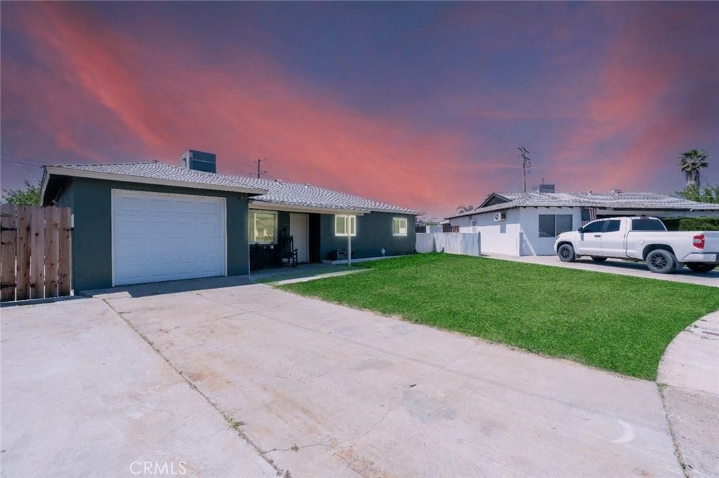 10955 Abby Ln, Hanford, CA 93230