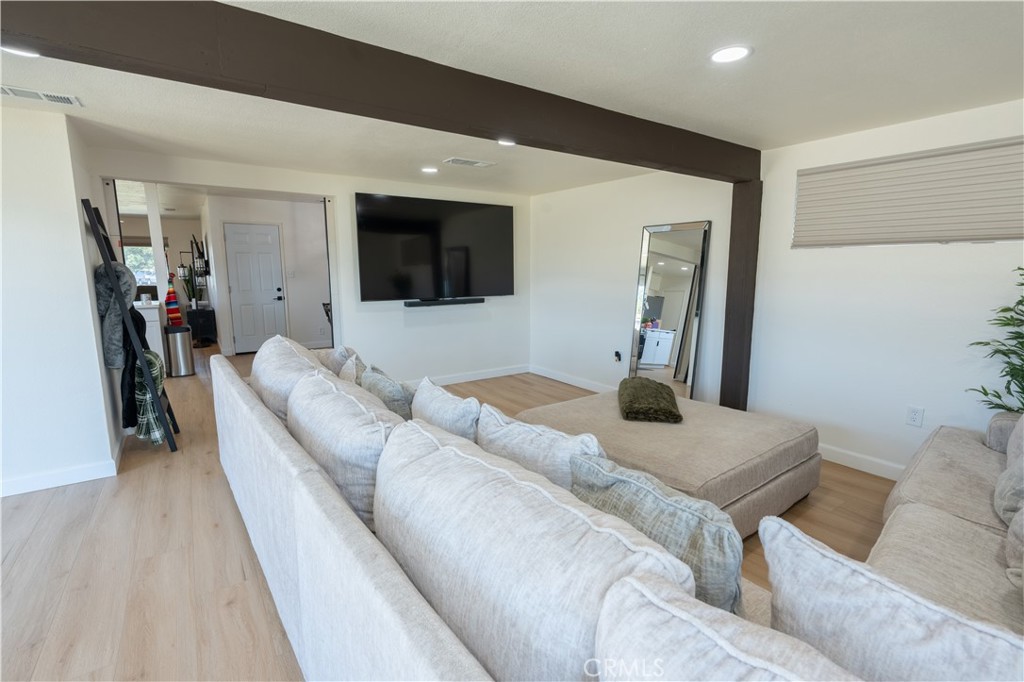 10955 Abby Ln, Hanford, CA 93230