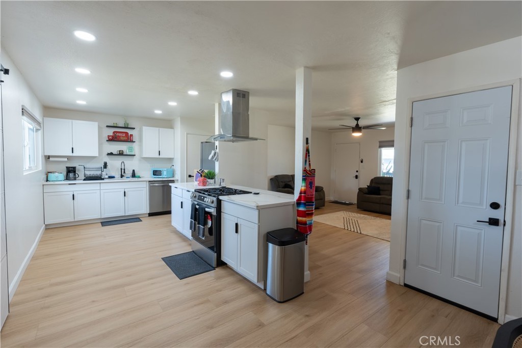 10955 Abby Ln, Hanford, CA 93230