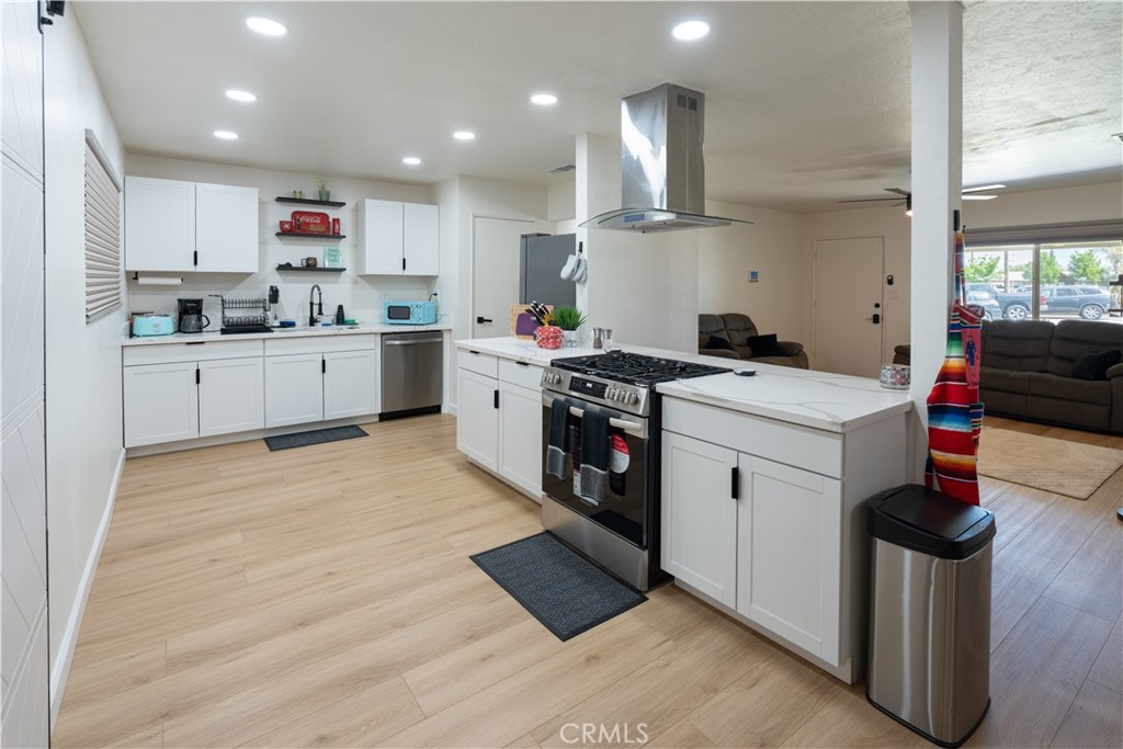 10955 Abby Ln, Hanford, CA 93230