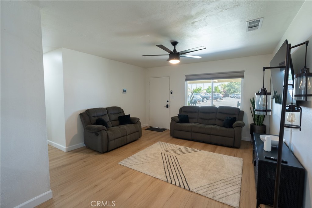 10955 Abby Ln, Hanford, CA 93230