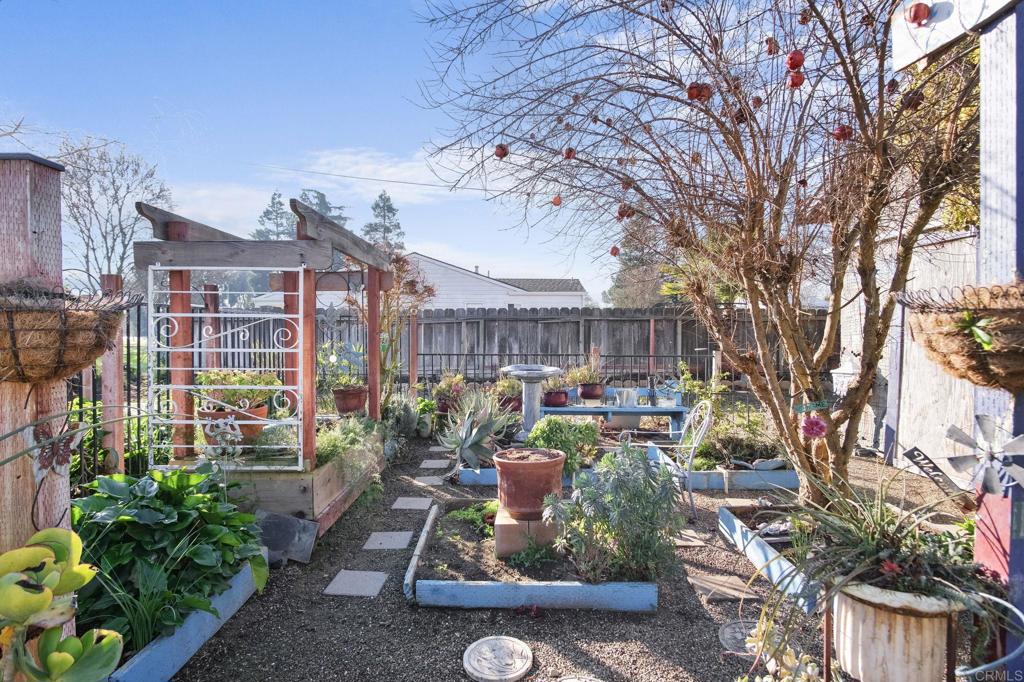 3629 N Lake Rd, Merced, CA 95340