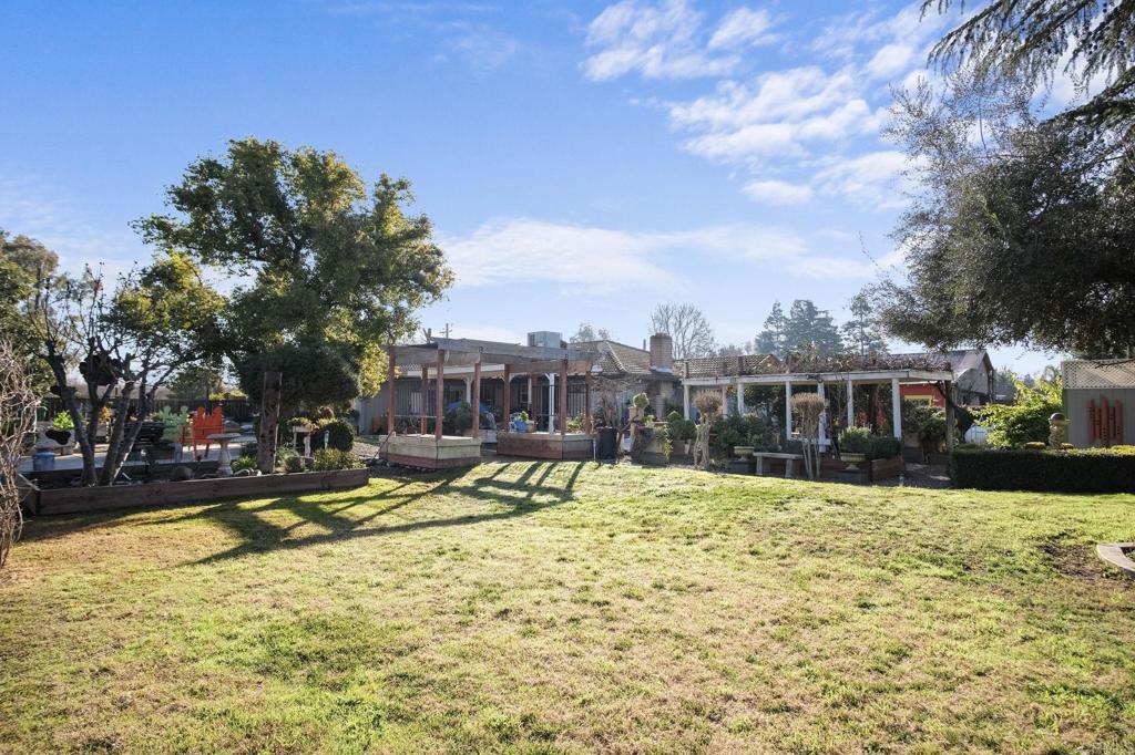 3629 N Lake Rd, Merced, CA 95340