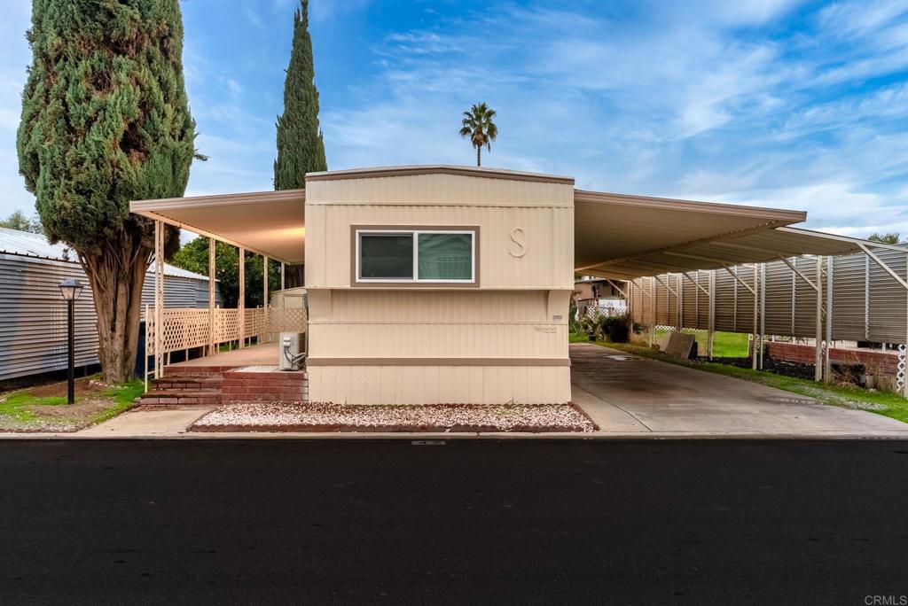 2042 Girard St #42, Delano, CA 93215