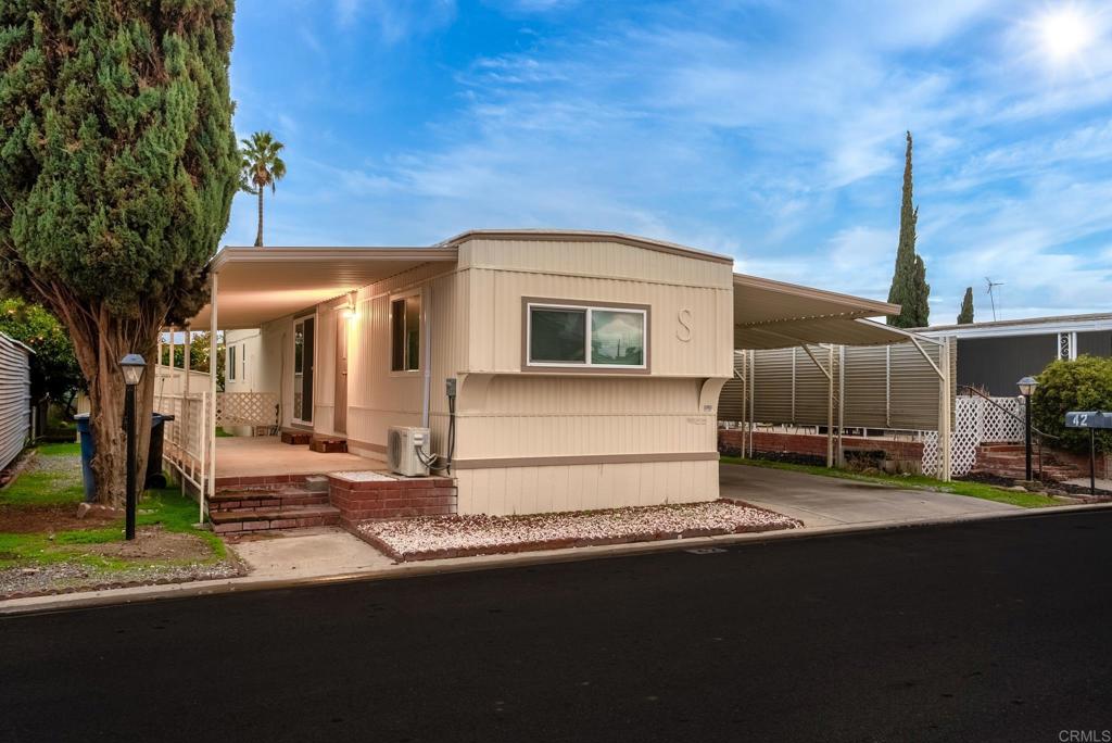 2042 Girard St #42, Delano, CA 93215