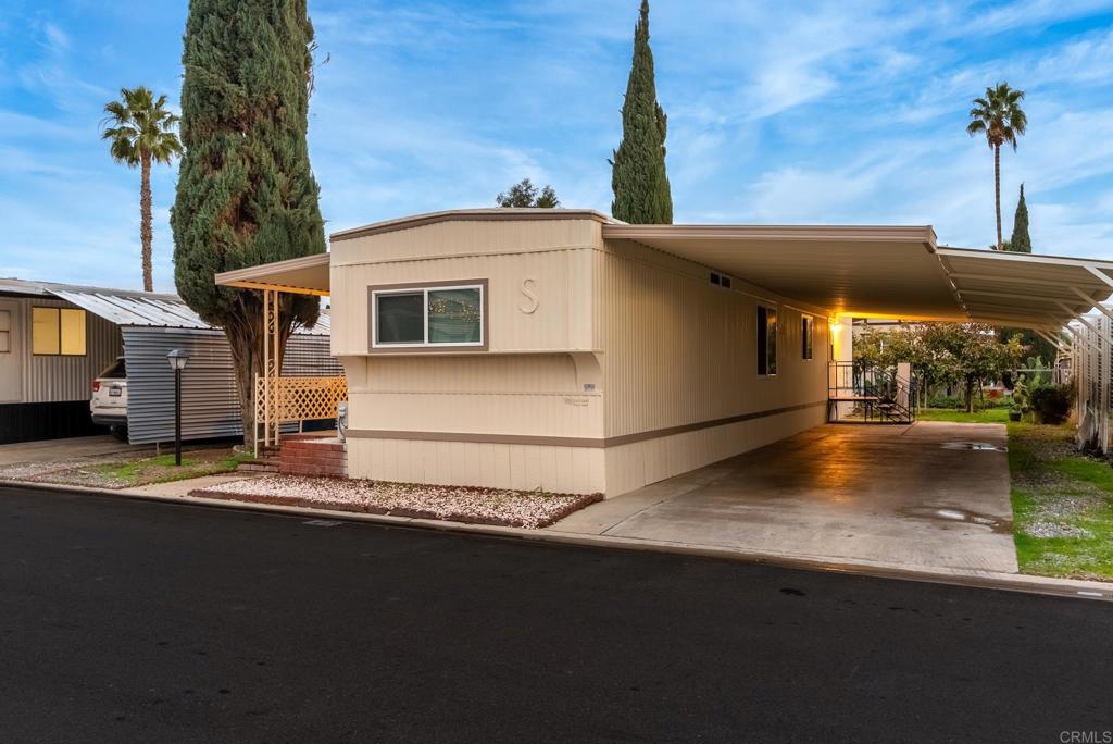 2042 Girard St #42, Delano, CA 93215