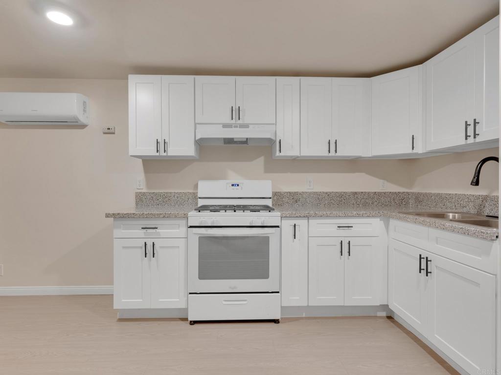 2042 Girard St #42, Delano, CA 93215