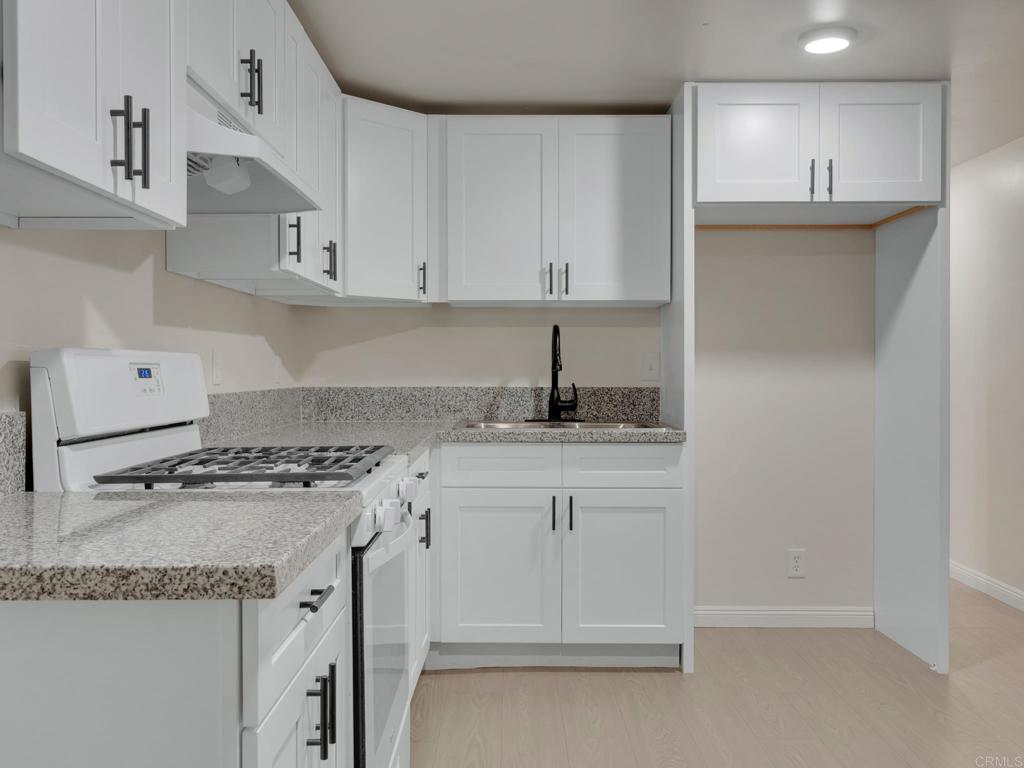 2042 Girard St #42, Delano, CA 93215